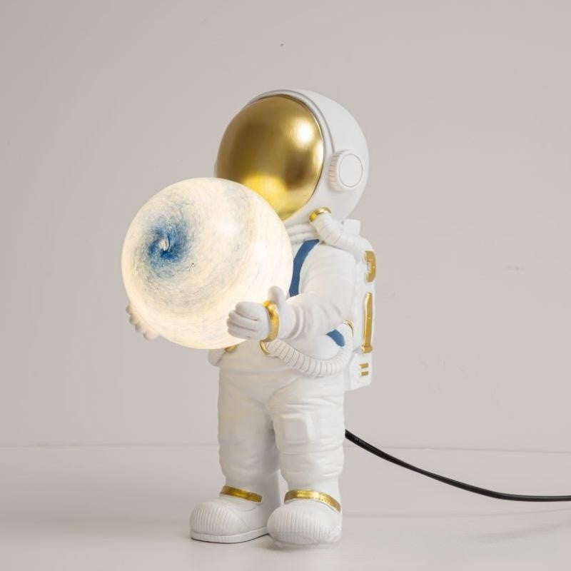 Astronaut creative lamp