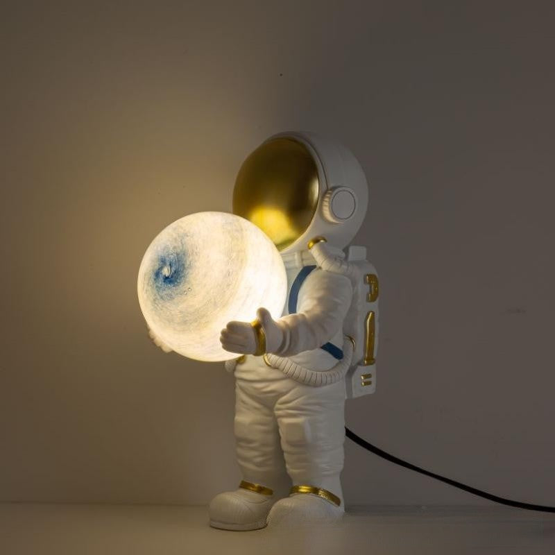 Astronaut creative lamp